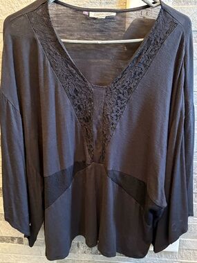 Jennifer Lopez Black Crewneck Top